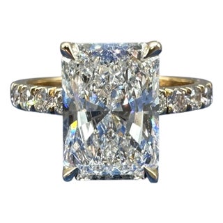 Radiant Lab Grown Diamond Engagement Ring in 14kt Yellow Gold – 3.52ctw, Igi, Size 7 For Sale