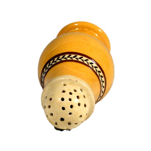 Early 19th Century 1810s English Mocha Dipped Ware Pepper Pot, Ochre Slip, Herringbone Band, Regency For Sale - Image 5 of 6