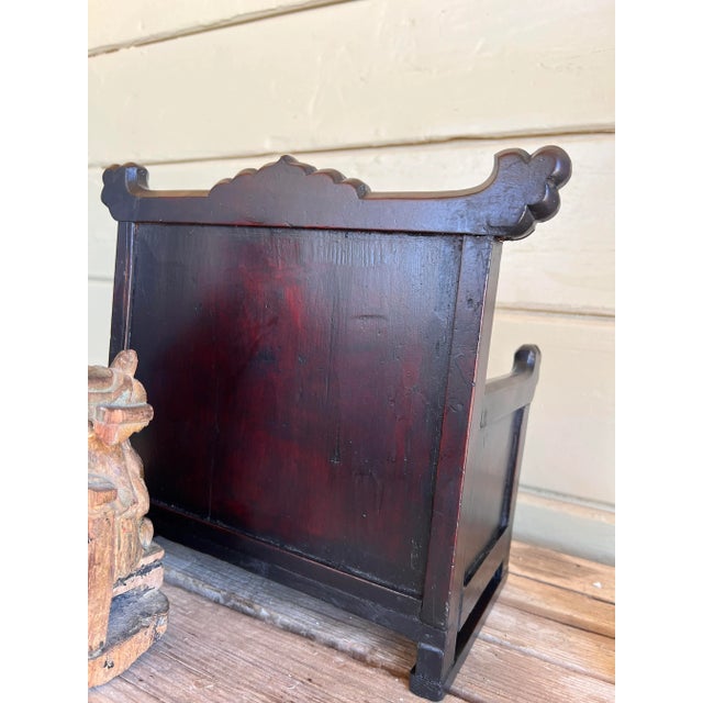 19th Century Fine 19th Century Polychrome Painted Carved Chinese Immortal Deity in the Large Wood Throne For Sale - Image 5 of 12