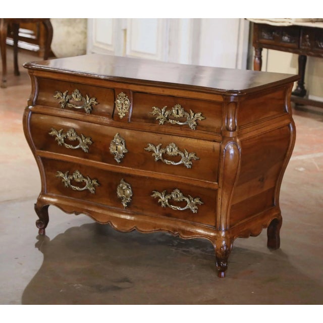 Mid 18th Century 18th Century French Louis XV Walnut “Commode Tombeau” From Bordeaux For Sale - Image 5 of 10