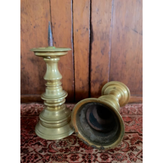 Mid 20th Century Colonial Williamsburg Solid Brass Pricket Holders & Extra Large Glass Hurricanes - a Pair For Sale - Image 10 of 12