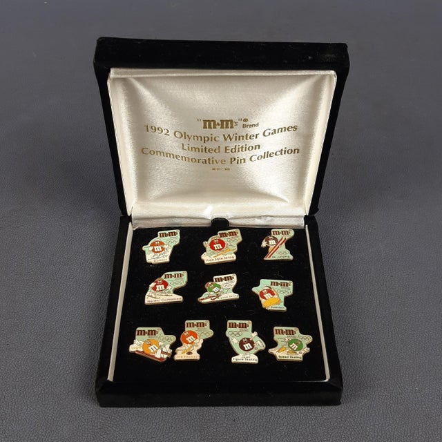 Beautiful set of 10 vintage M&M'S advertising pins, limited edition from the 1992 Winter Olympics, accompanied by original...