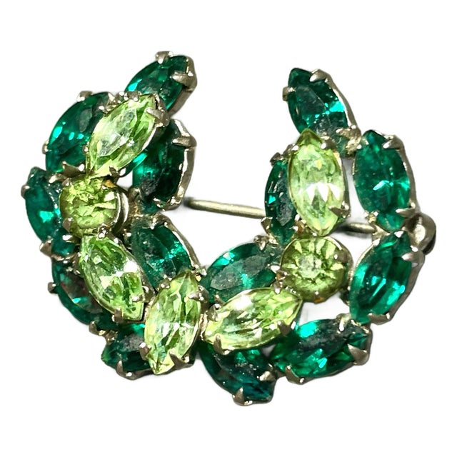 Mid 20th Century DeLizza & Elster Emerald and Peridot Glass Brooch For Sale