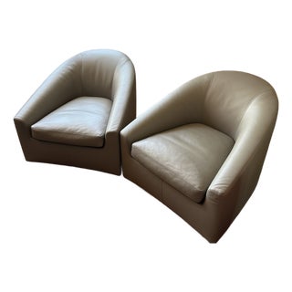 Minotti Quinn Swivel Chairs - Pair For Sale