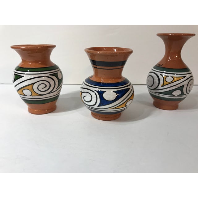 Late 20th Century Panama Tera Cotta Hand Painted Vases - Set of 3 For Sale - Image 4 of 13