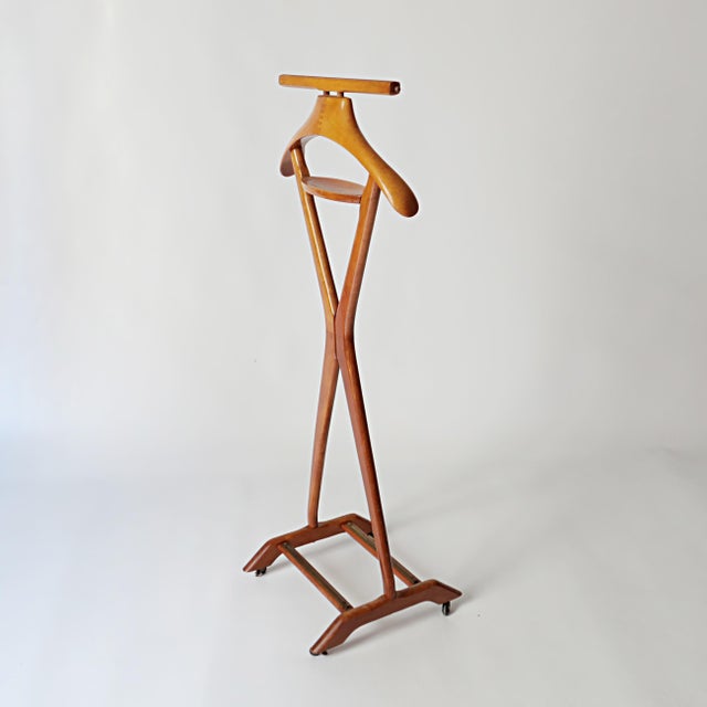 Vintage Valet by Ico and Luisa Parisi for Fratelli Reguitti, 1960s, in Very Good conditions. Designed 1950 to 1959 This...