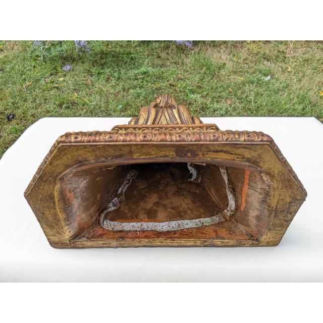 Mid 20th Century Italian Borghese Neoclassical Gilded Acanthus Ceramic Wall Planter / Pocket Vase For Sale - Image 11 of 12