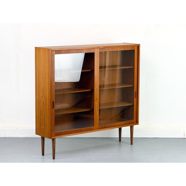 Danish Teak Cabinet with Glass Doors by Carlo Jensen for Hundevad & Co, 1960s For Sale - Image 16 of 18