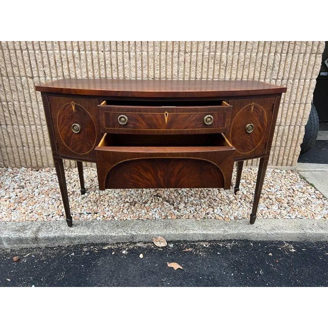 Late 20th Century Late 20th Century Henkel Harris Virginia Galleries Bow Front Mahogany Hepplewhite Server Buffet Sideboard For Sale - Image 5 of 12