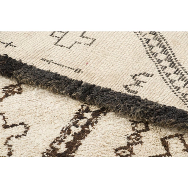 Textile Vintage Moroccan Berber Wool Runner by Rug & Kilim, 1950-1959 For Sale - Image 7 of 9