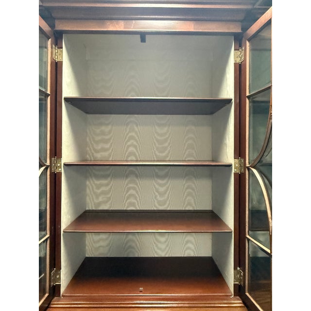 1970s Federal Style Henredon Breakfront China Cabinet For Sale - Image 6 of 18