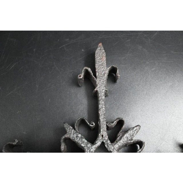 A cross entirely in wrought iron from the 16th century, No repairs, old patina Height 44 cm, width 22.5 cm