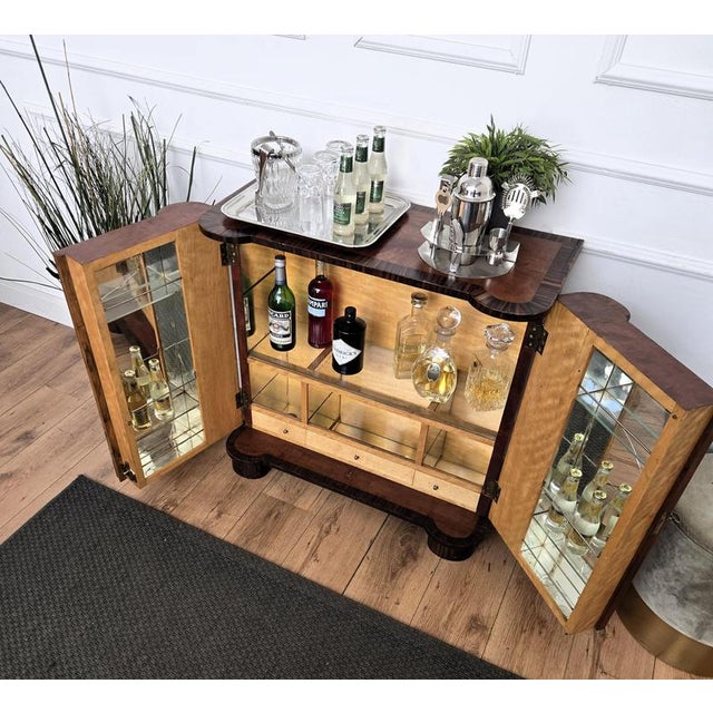 1950s Mid-Century Modern Art Deco Italian Burl Walnut Dry Bar Cabinet with Glass Top, 1950s For Sale - Image 5 of 13