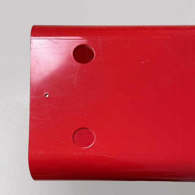 Space Age Italian Red, Orange, and White Plastic Magazine Rack from Aramis, 1970s, Set of 8 For Sale - Image 13 of 18