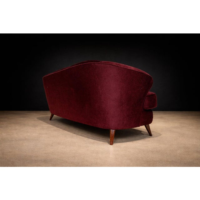 “Concha” Sofa in Plum Mohair Velvet, Joaquim Tenreiro, Brazil, 1960s For Sale - Image 15 of 15