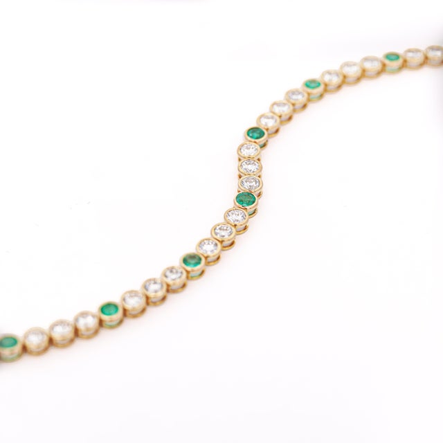 7 Carat Diamond and Emerald Bezel Set 14k Gold Tennis Bracelet For Sale In Miami - Image 6 of 8