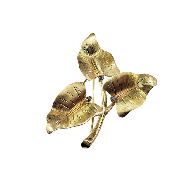 Tiffany and Co. Mid 20th Century Tiffany & Co. 18 Karat Yellow Gold and Sapphire Leaf Brooch/Pin For Sale - Image 4 of 7