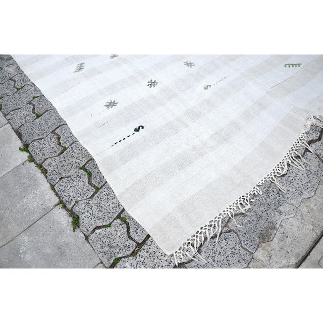 White 1960s Vintage Handmade Traditional Hemp Kilim Rug For Sale - Image 8 of 11