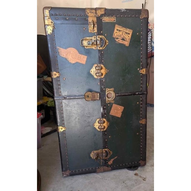 American Antique Multnomah Steamer Wardrobe Trunk – Early 1900s Travel Chest With Drawers & Hangers For Sale - Image 3 of 8