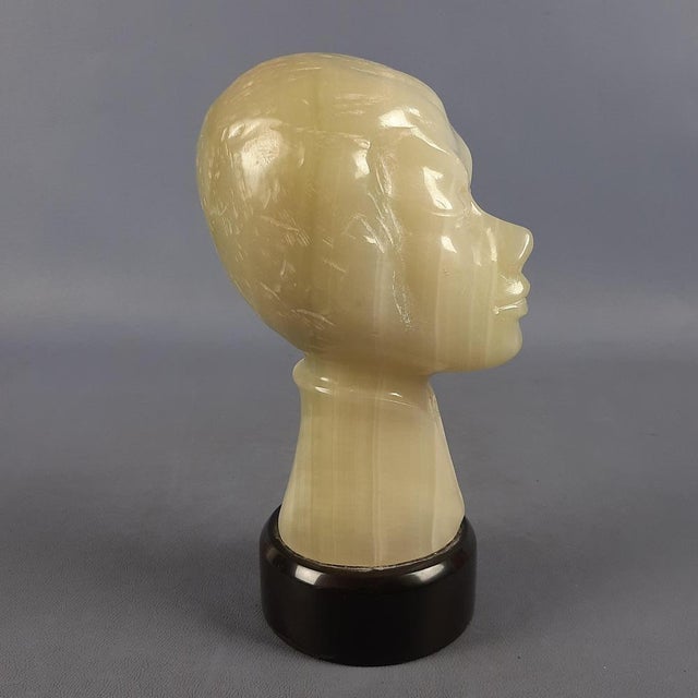 Vintage Stylized Woman's Head Sculpture in Green Onyx Stone with Marble Base, 20th Century For Sale - Image 5 of 17