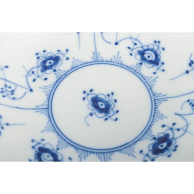 Large Salad Bowl in Blue Fluted Half Lace Porcelain from Royal Copenhagen, 1980s For Sale - Image 3 of 5