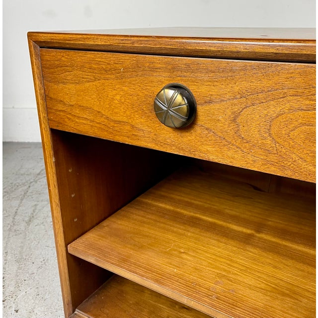 Mid Century Modern Henredon Circa ‘70 Walnut Nightstand / Side Table