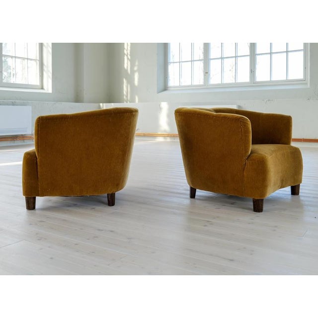 This set of 2 chairs are gifted with wonderful, curved lines and new velvet upholstery. The golden yellow velvet gives a...