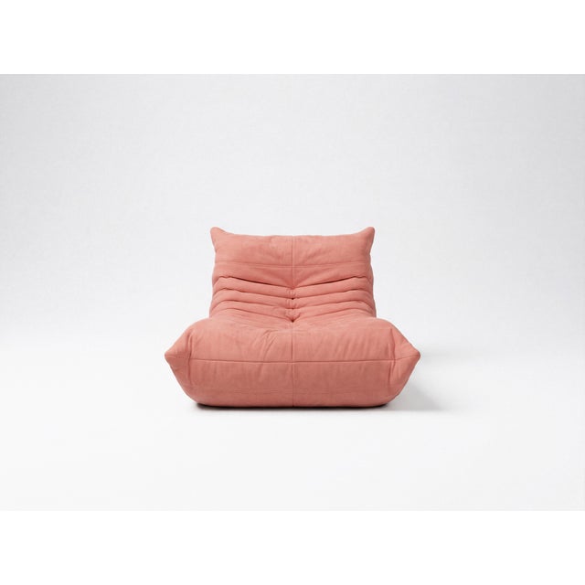Togo Sofa in Pink Microfiber by Michel Ducaroy for Ligne Roset, 1970s For Sale - Image 4 of 4