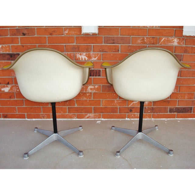 1960s Pair of 1960s Herman Miller Eames Molded Fiberglass Swivel Chairs in Yellow Naugahyde For Sale - Image 5 of 7