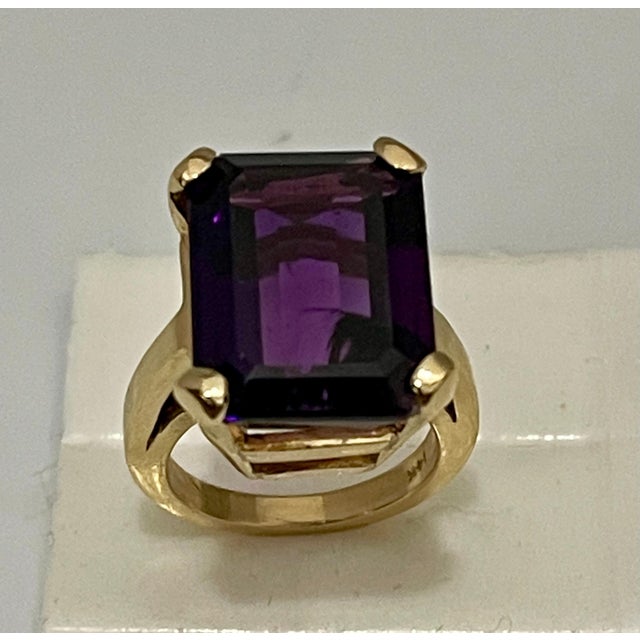 15 Carat Emerald Cut Amethyst Cocktail Ring in 14 Karat Yellow Gold, Size 6 For Sale - Image 9 of 18