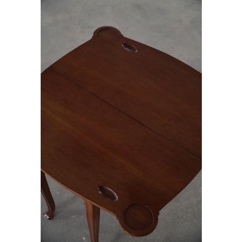 Brown English 19th Century Game Table in Mahogany with Fold-Over Top & Cabriole Legs, 1890s For Sale - Image 8 of 18