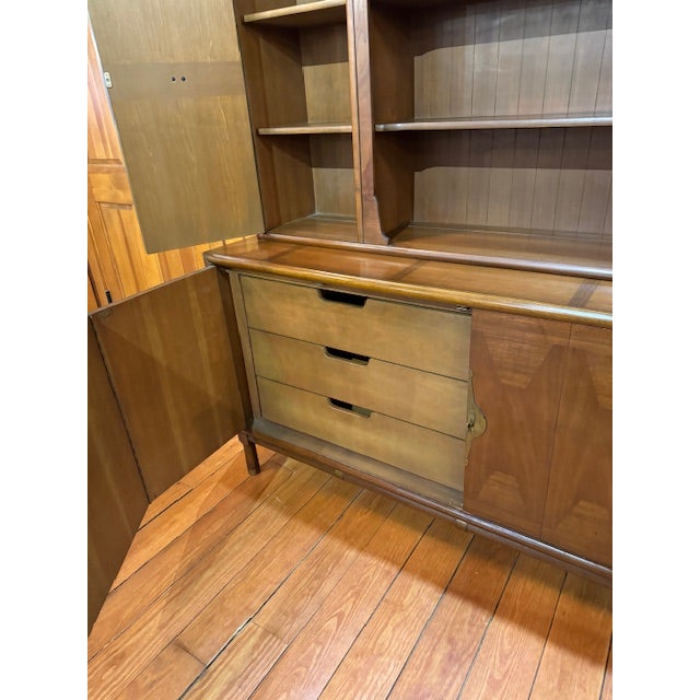 1950s 1950s Walnut Chinoserie China Cabinet W/Asian Inspired Hardware For Sale - Image 5 of 11