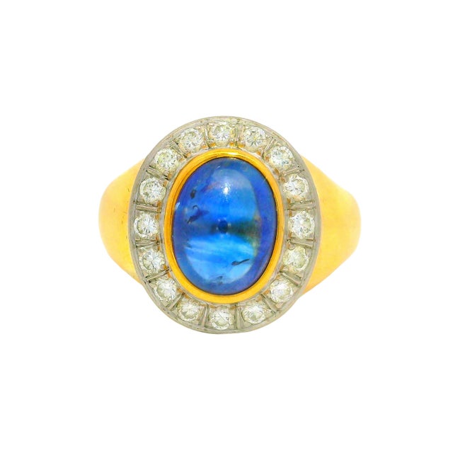 Contemporary 3.00 Carat Blue Sapphire Diamond 18k Gold Bezel Halo Ring, Size 9 For Sale - Image 3 of 7