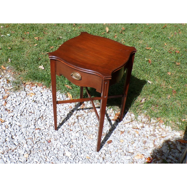 Vintage Federal Hepplewhite Style Mahogany X Base Side Table Nightstand For Sale - Image 10 of 13