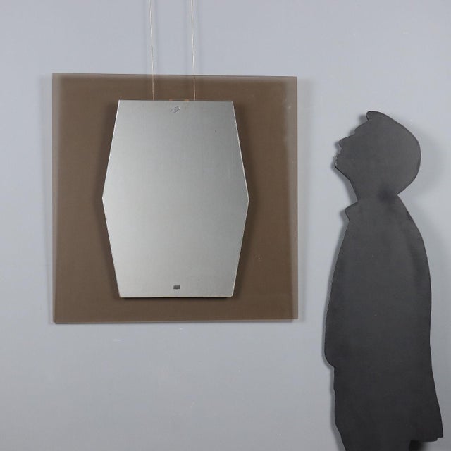 This vintage Italian-made mirror from the 1960s stands out for its characteristic design of the period. The interplay of...