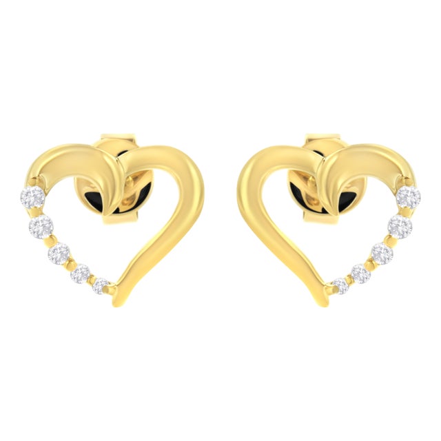 14K Yellow Gold 1/8 Cttw Diamond Journey Heart Hoop Earrings (K-L Color, I1-I2 Clarity) For Sale
