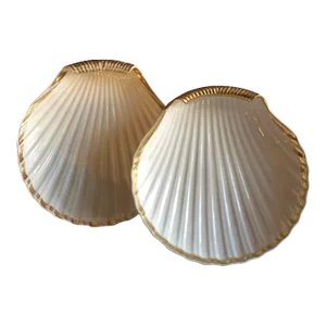 Early 19th Century French Empire Porcelain Shell Shape Serving Dishes with Gold - A Pair