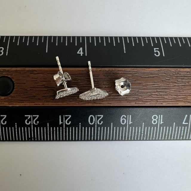 Early 21st Century Elegant 14kt White Gold Diamond-Shaped Earrings - Natural Diamonds, New, A Pair For Sale - Image 5 of 5