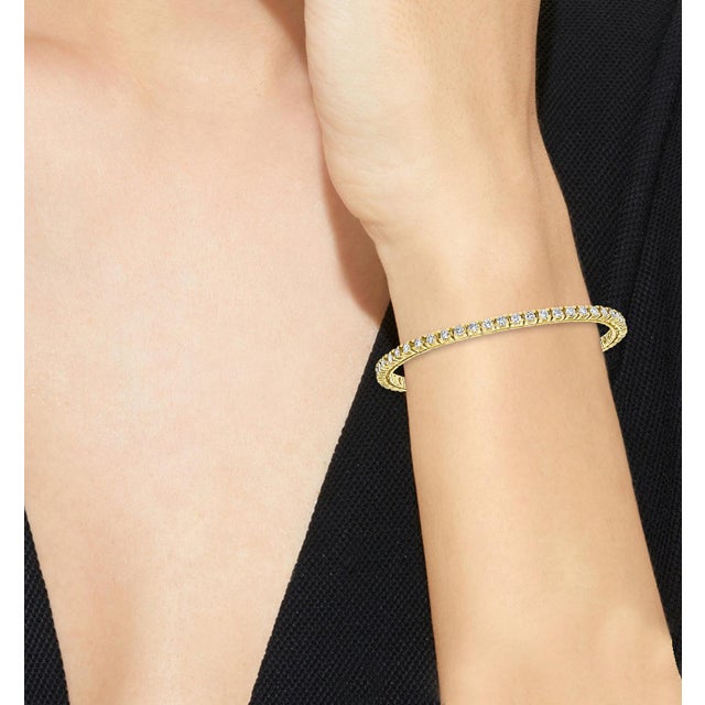 Contemporary Round Diamond Line Tennis Bracelet in Yellow Gold 3.85 Carat, 14 K Yellow Gold For Sale - Image 3 of 18