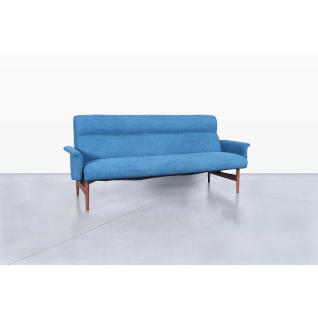 Mid-Century Modern Sculptural Walnut Sofa, 1960s For Sale - Image 4 of 10