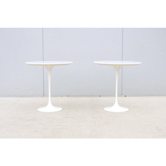 Knoll Mid-Century Modern Knoll Eero Saarinen 20" Round White Tulip Side Tables, a Pair For Sale - Image 4 of 18
