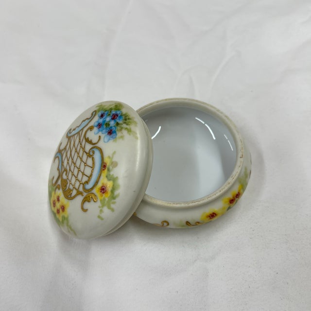 French French Trinket Box With Floral Design and Gold Leaf Highlights For Sale - Image 3 of 8