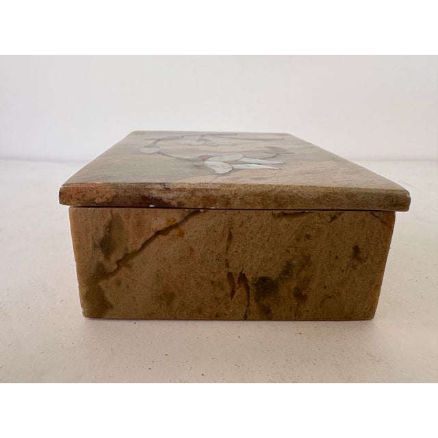 Vintage Indian Marble Inlay Trinket Box With Mother-of-Pearl Floral Design For Sale In Orlando - Image 6 of 10
