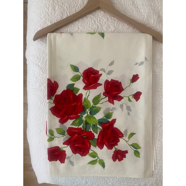 Farmhouse Vintage 1950s/60s Wilendur Red Royal Rose Rectangular Tablecloth, 52" X 68" For Sale - Image 3 of 8