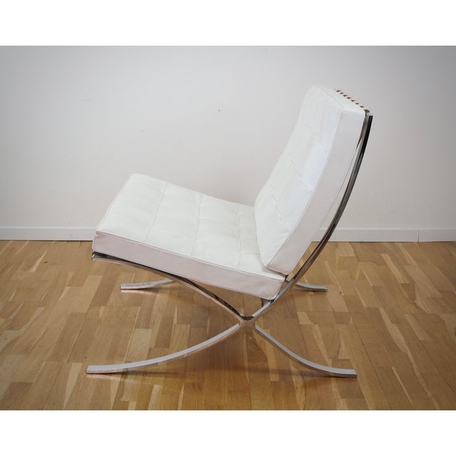 Barcelona Chair in Leather by Ludwig Mies Van Der Rohe for Knoll International, in Very Good conditions. Designed 1920 to...