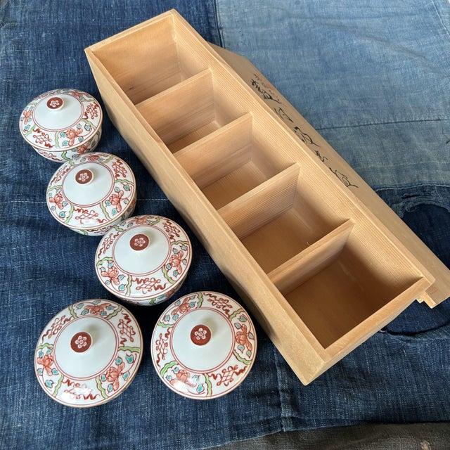 Japanese Arita Porcelain Lidded Bowls, 1970s., Set of 5 For Sale - Image 4 of 18