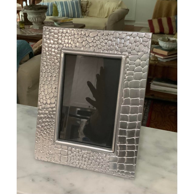 Ralph Lauren Attributed Crocodile Embossed Metal Frame, 7x9” (Holds 4x6”) - Great for Palm Beach Regency, Safari & British Colonial - See Pics! For Sale In New Orleans - Image 6 of 7