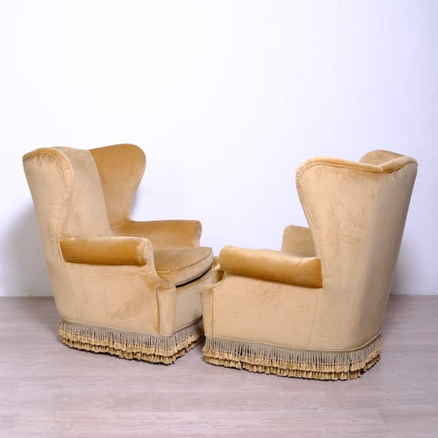 Beautiful pair of bergère armchairs, in beige velvet, vintage, 60s 70s design. High back, comfortable and deep seat....