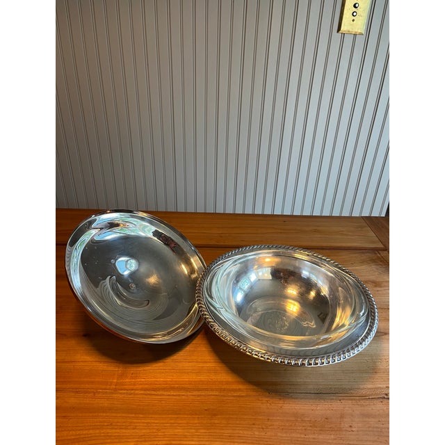 1960s Wm Rogers Mid-Century Round Silver Plated Casserole Dish With Original Pyrex Insert For Sale - Image 4 of 8