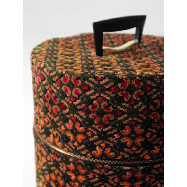 1960s Carry-All by Munro Cut Velvet Jacquard Wig Case For Sale - Image 13 of 17